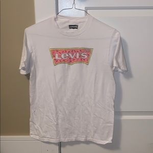 levi’s tee